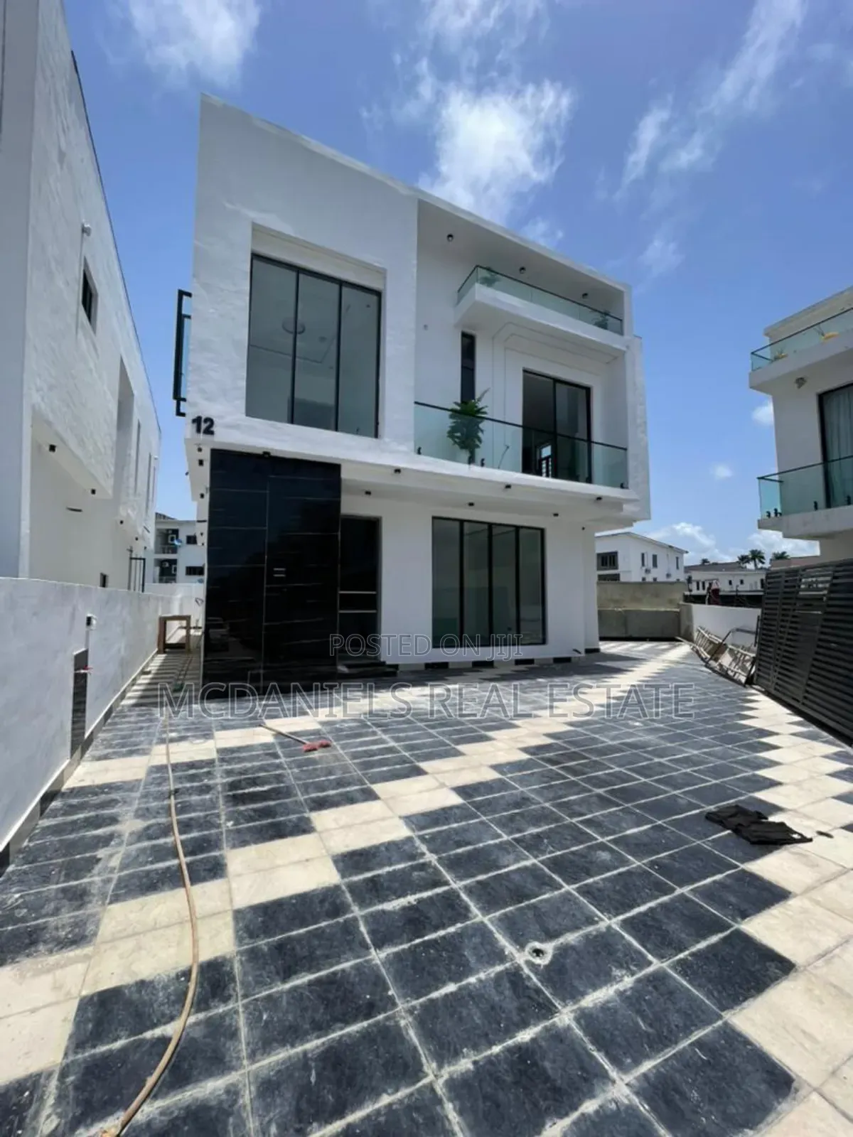 5bdrm Duplex in Lekki Expressway for sale