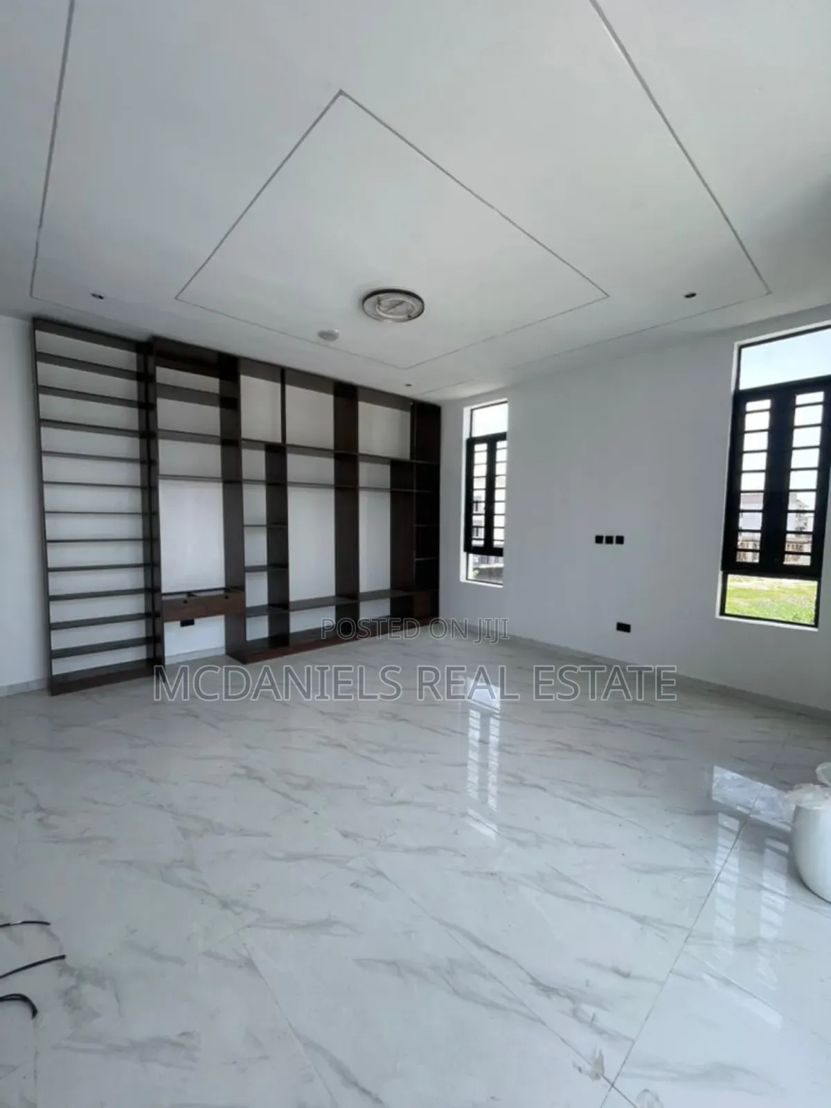 5bdrm Duplex in Lekki Expressway for sale