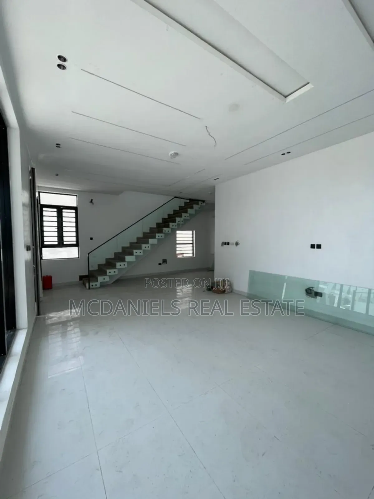 5bdrm Duplex in Lekki Expressway for sale