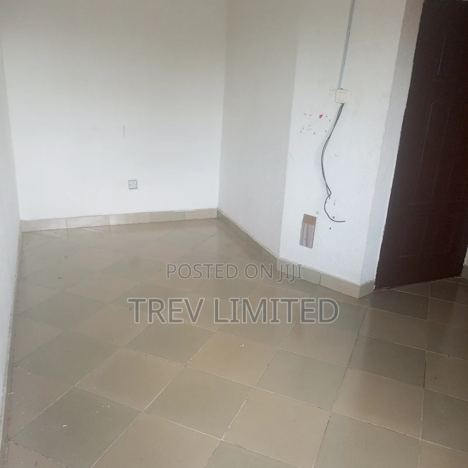 3bdrm Apartment in Mobil Road, Ilaje / Lekki for rent