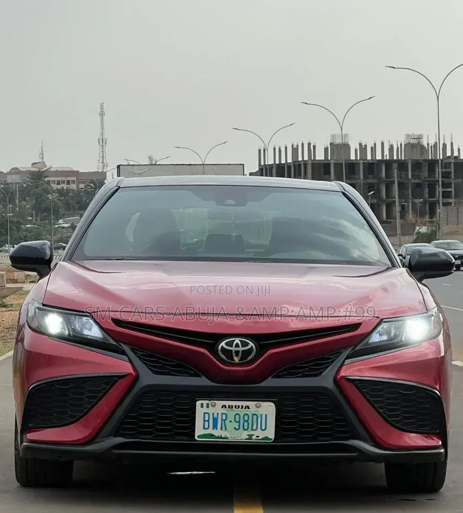 Toyota Camry SE 2021 Red