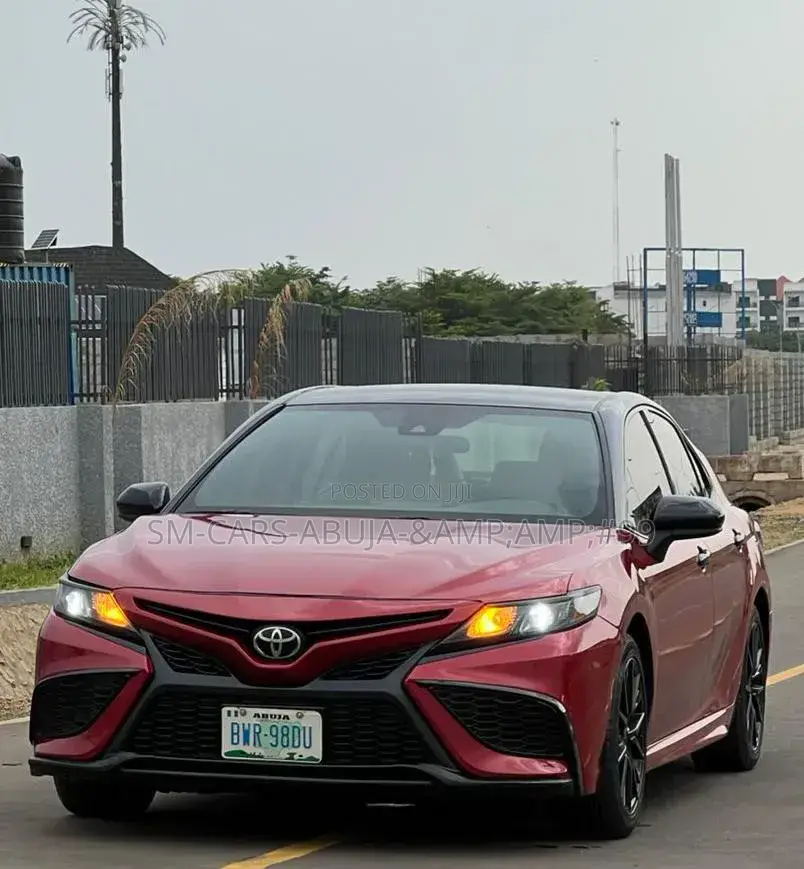 Toyota Camry SE 2021 Red