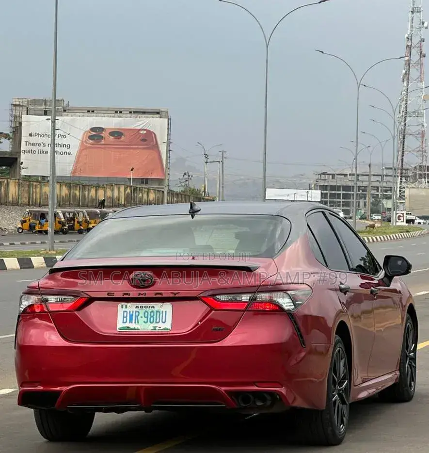 Toyota Camry SE 2021 Red