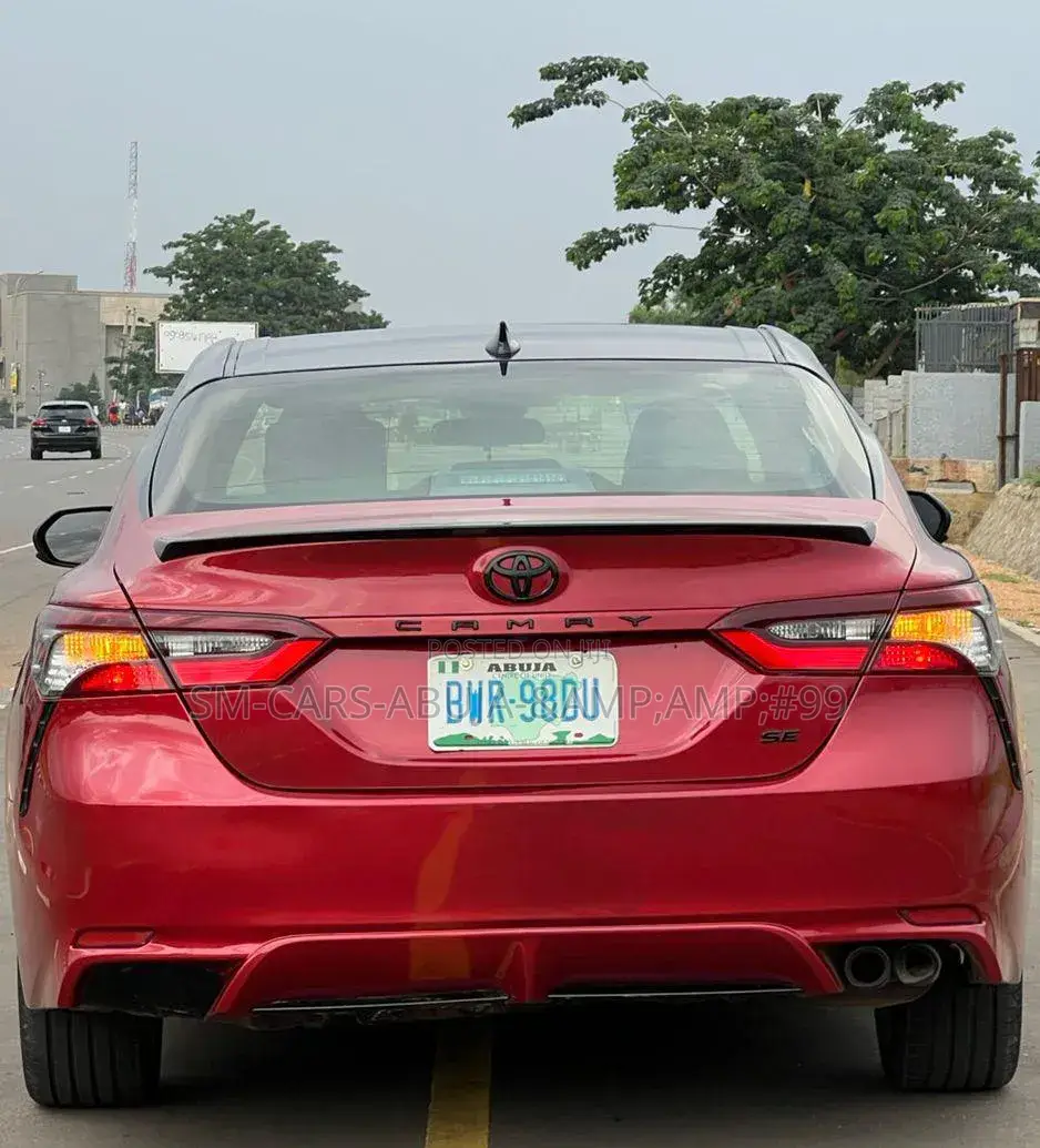 Toyota Camry SE 2021 Red