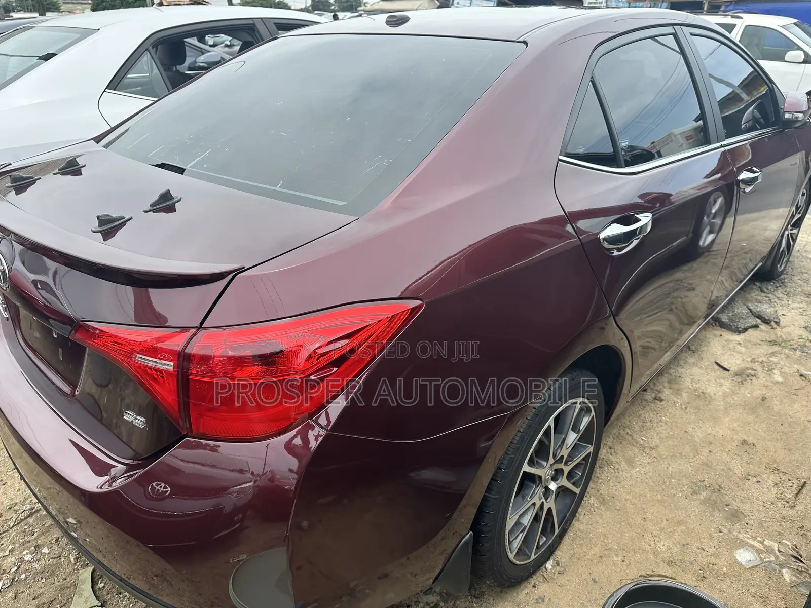 Toyota Corolla SE 4dr Sedan (1.8L 4cyl CVT) 2017 Brown