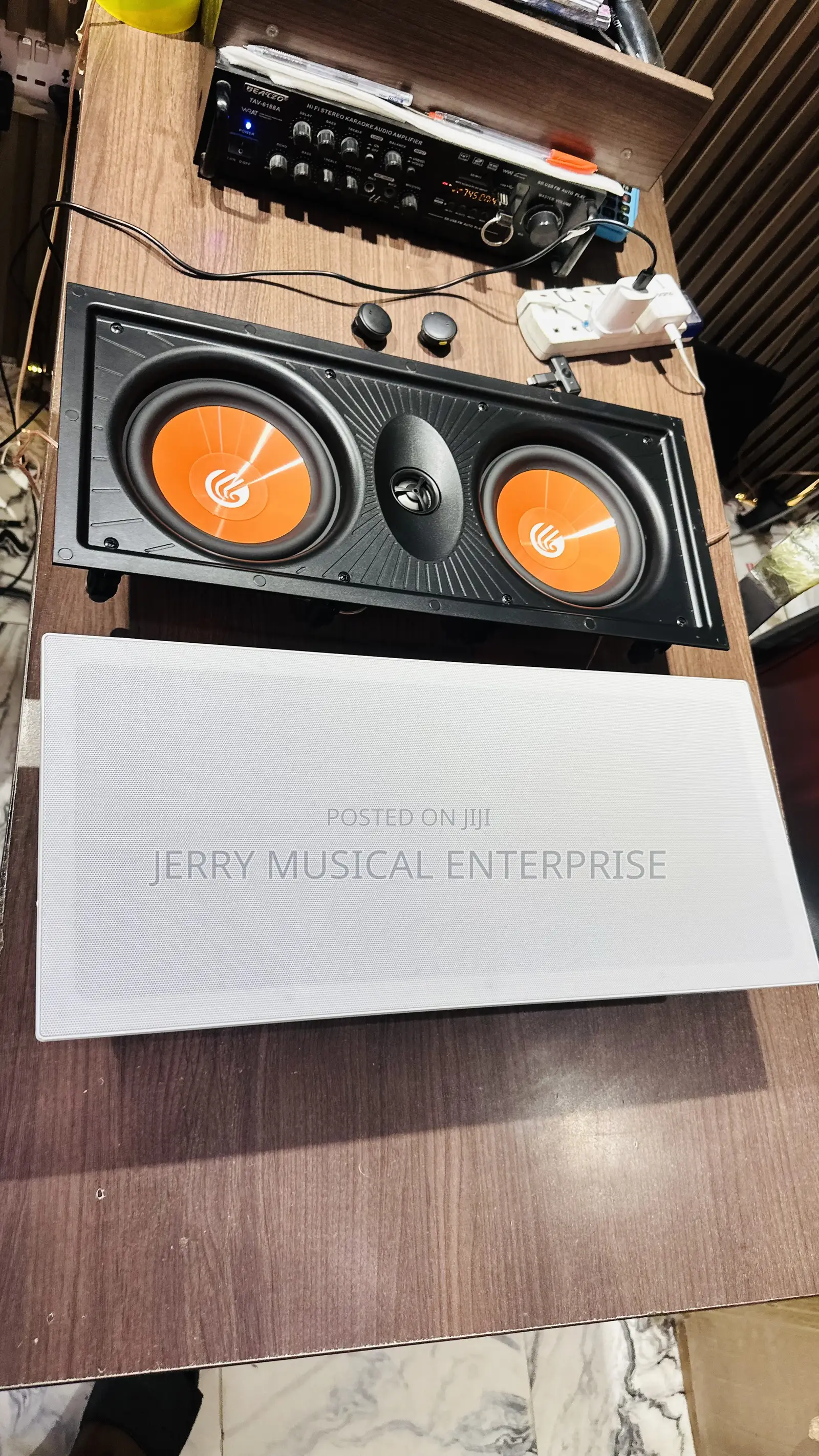 Luckytone in Wall Speakers Double for Cinema