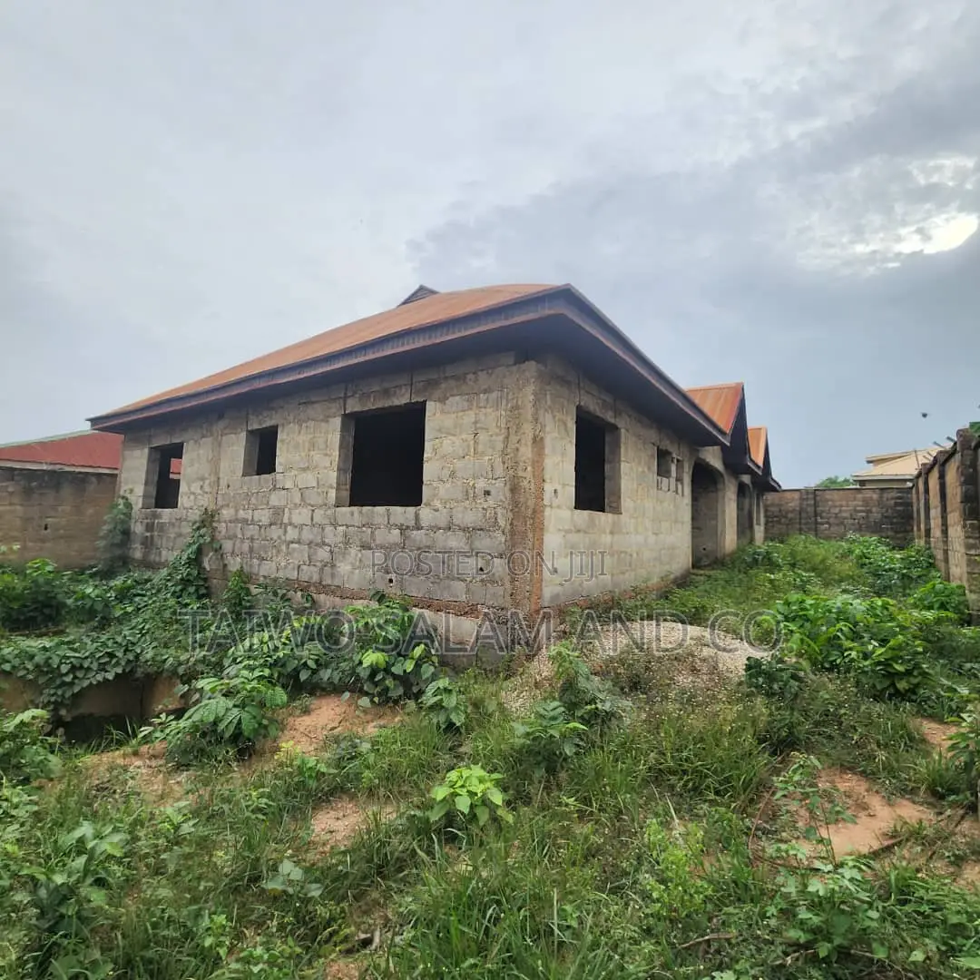 3bdrm Bungalow in Ologuneru for sale