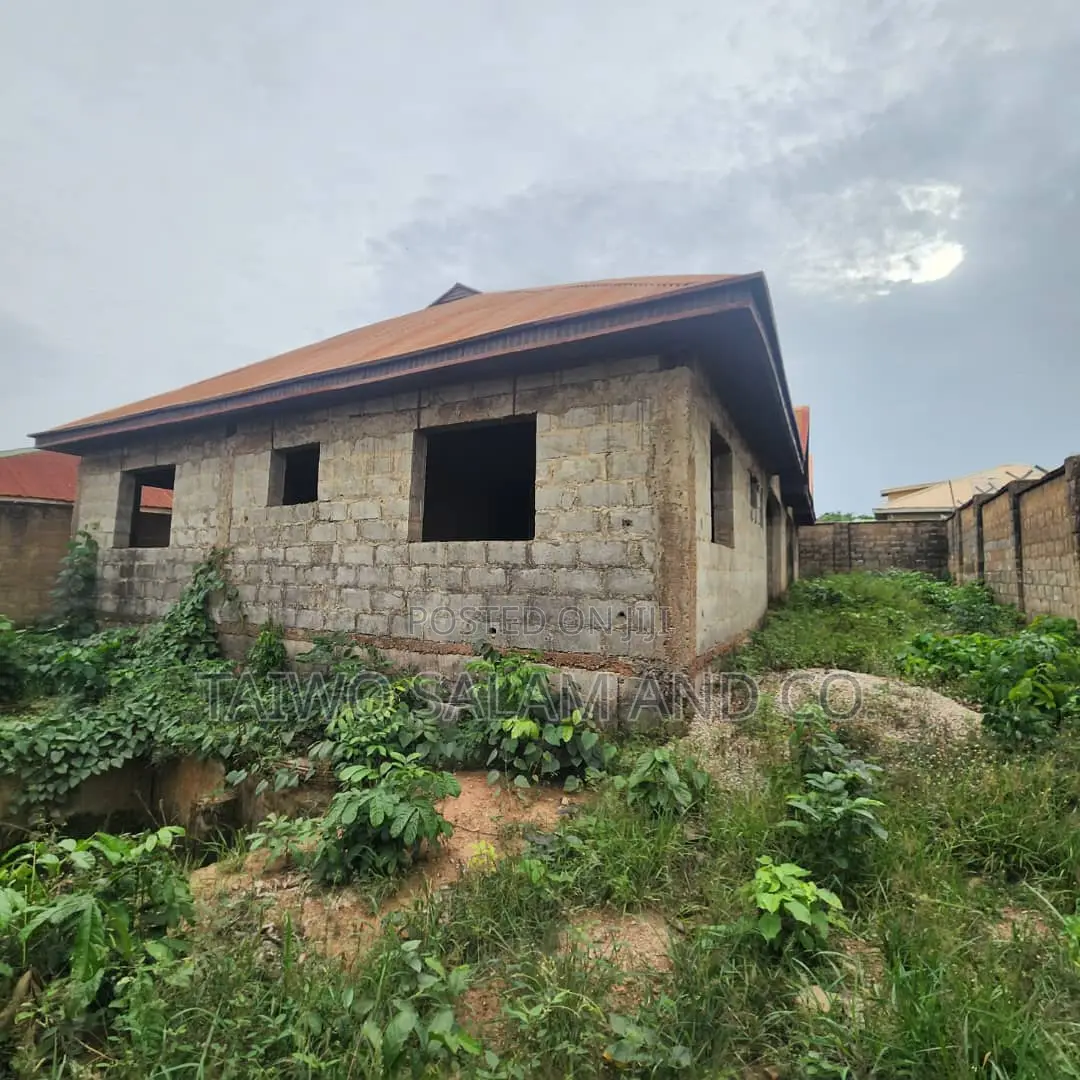 3bdrm Bungalow in Ologuneru for sale