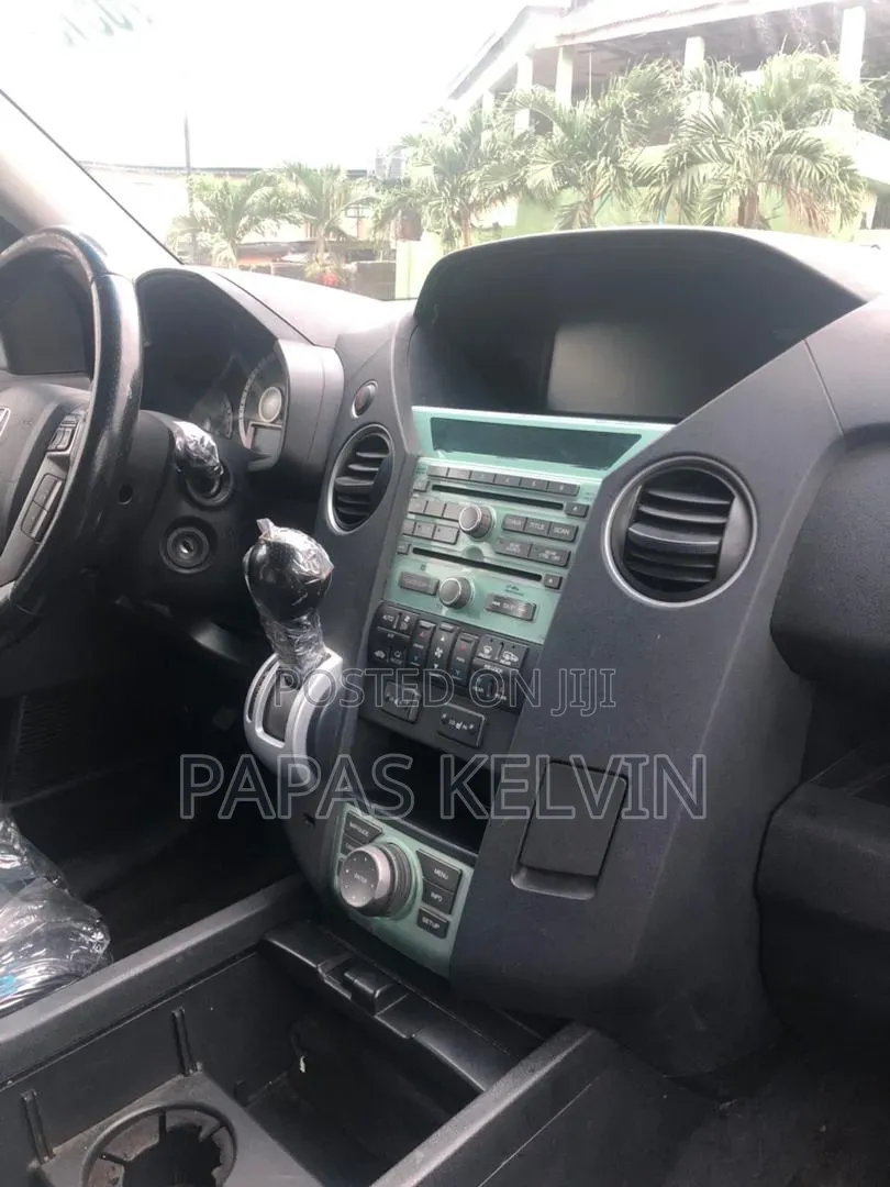 Honda Pilot Touring w/RES/Navi 4WD (3.5L 6cyl 5A) 2011 Black