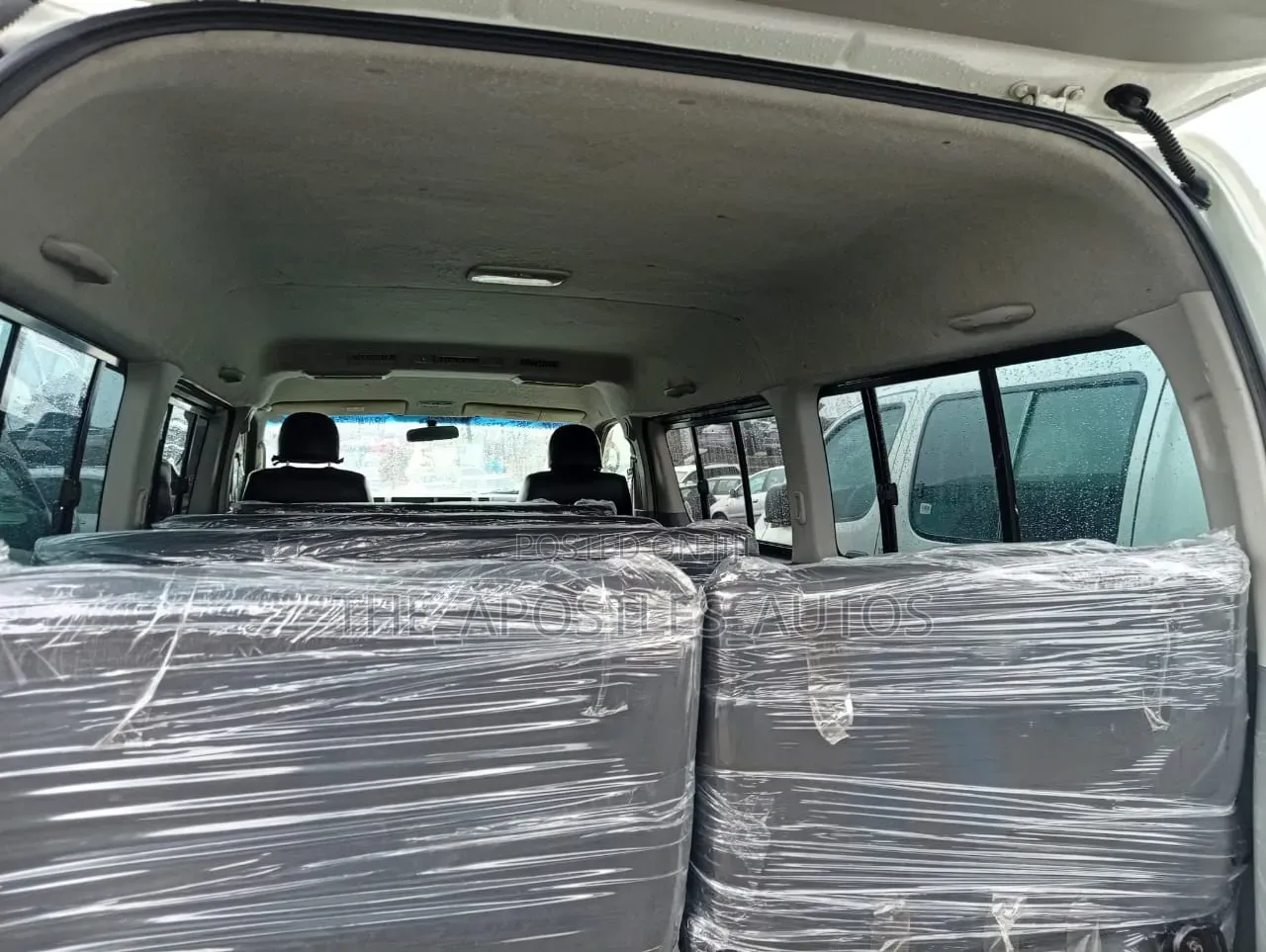 Toyota HiAce 2014 Black