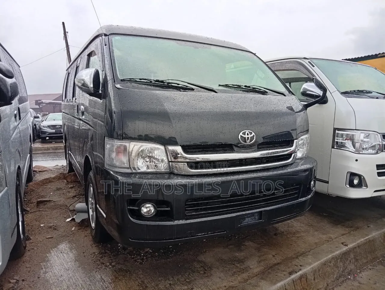 Toyota HiAce 2014 Black