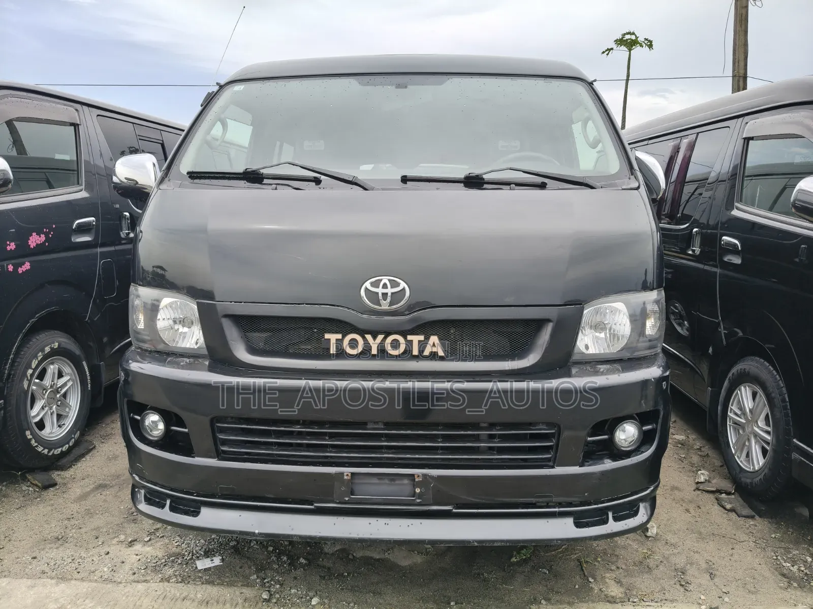 Toyota HiAce 2013 Black