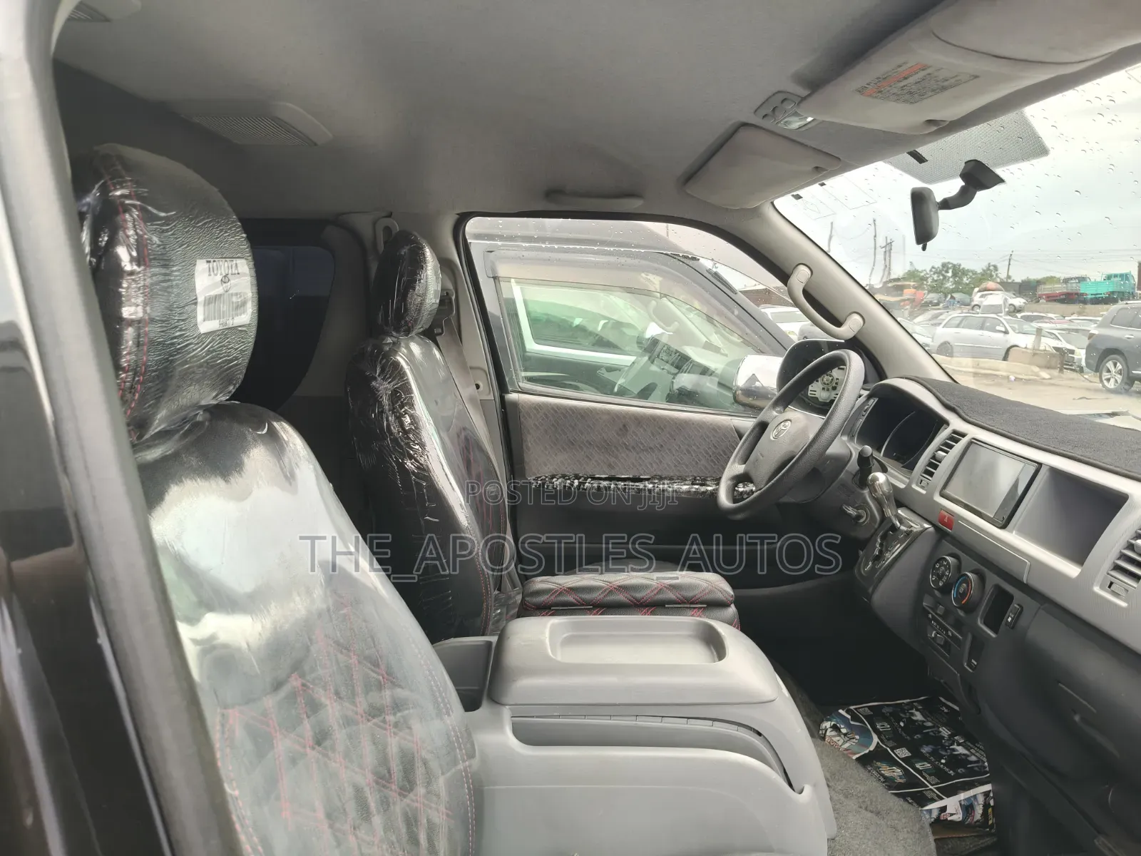 Toyota HiAce 2013 Black