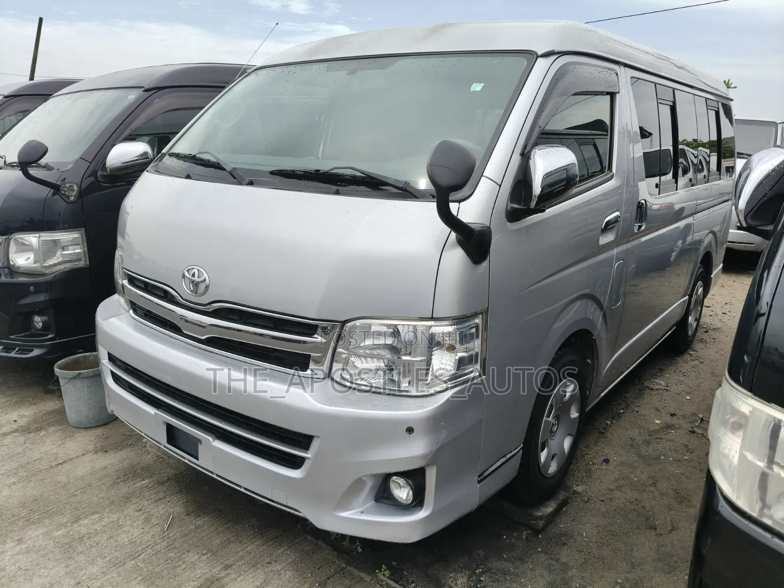 Toyota HiAce 2014 Silver
