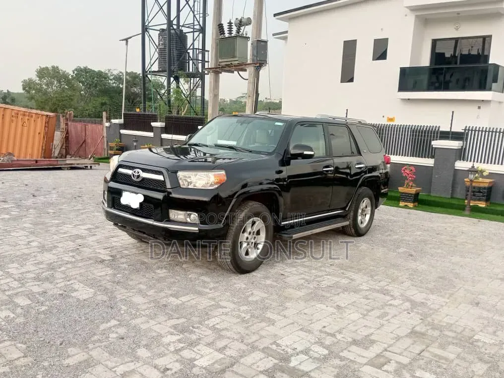 Toyota 4-Runner SR5 4WD 2011 Black