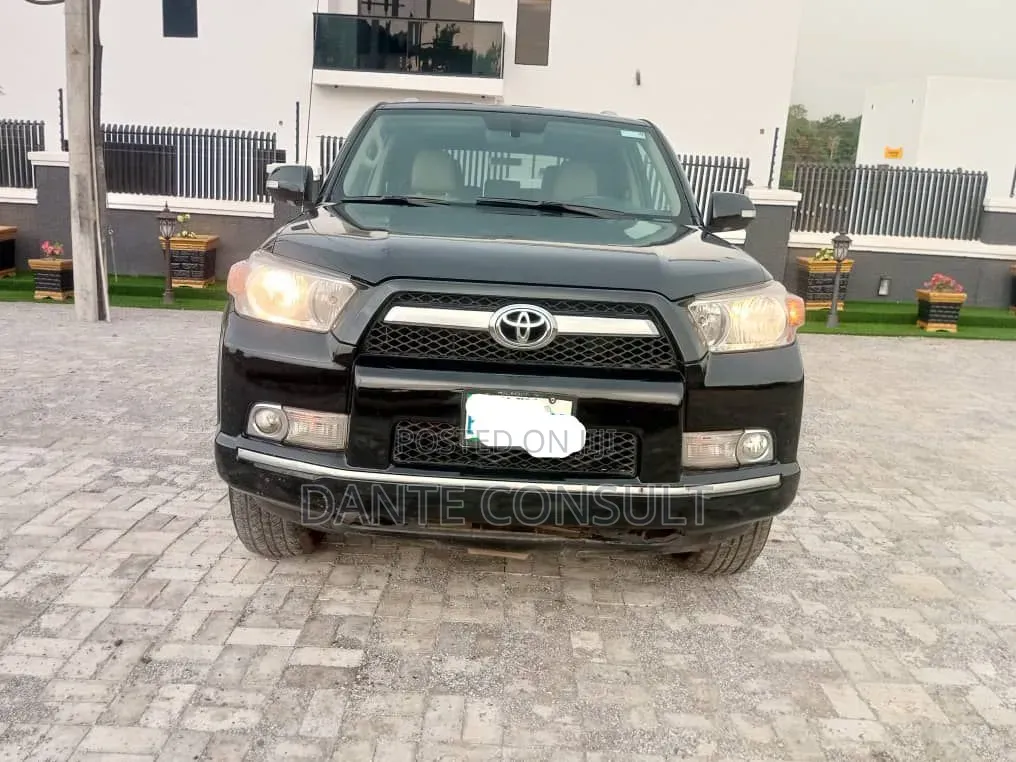 Toyota 4-Runner SR5 4WD 2011 Black