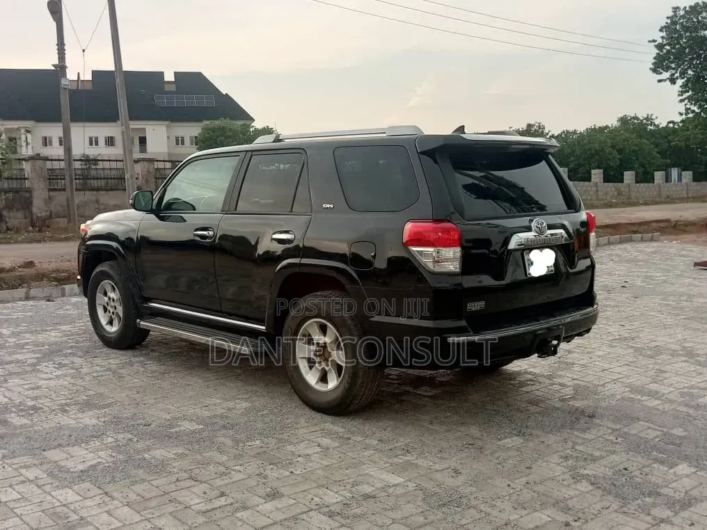 Toyota 4-Runner SR5 4WD 2011 Black