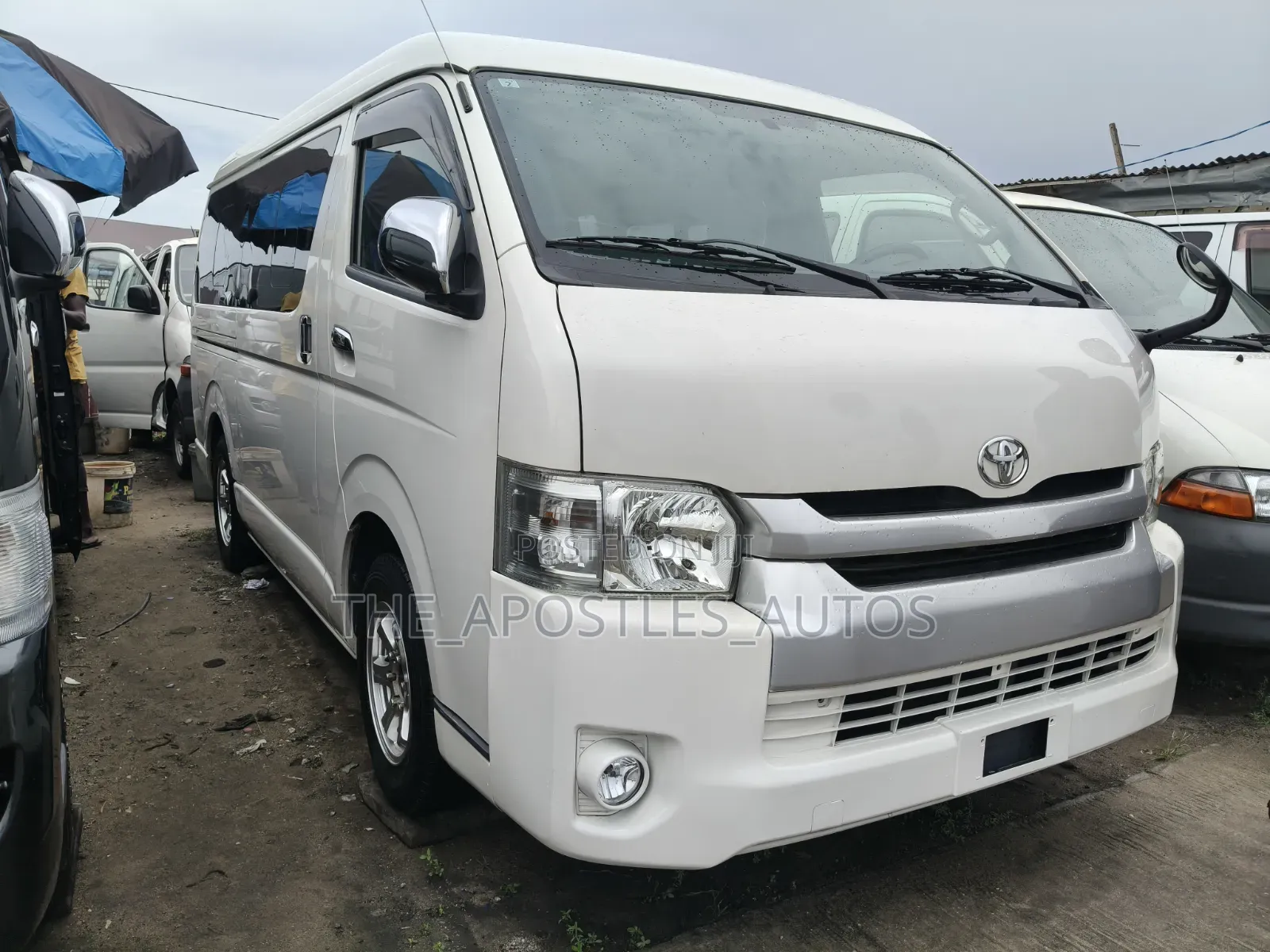 Toyota HiAce 2014 White