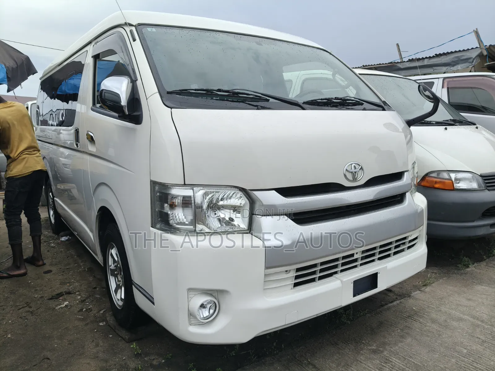 Toyota HiAce 2013 White