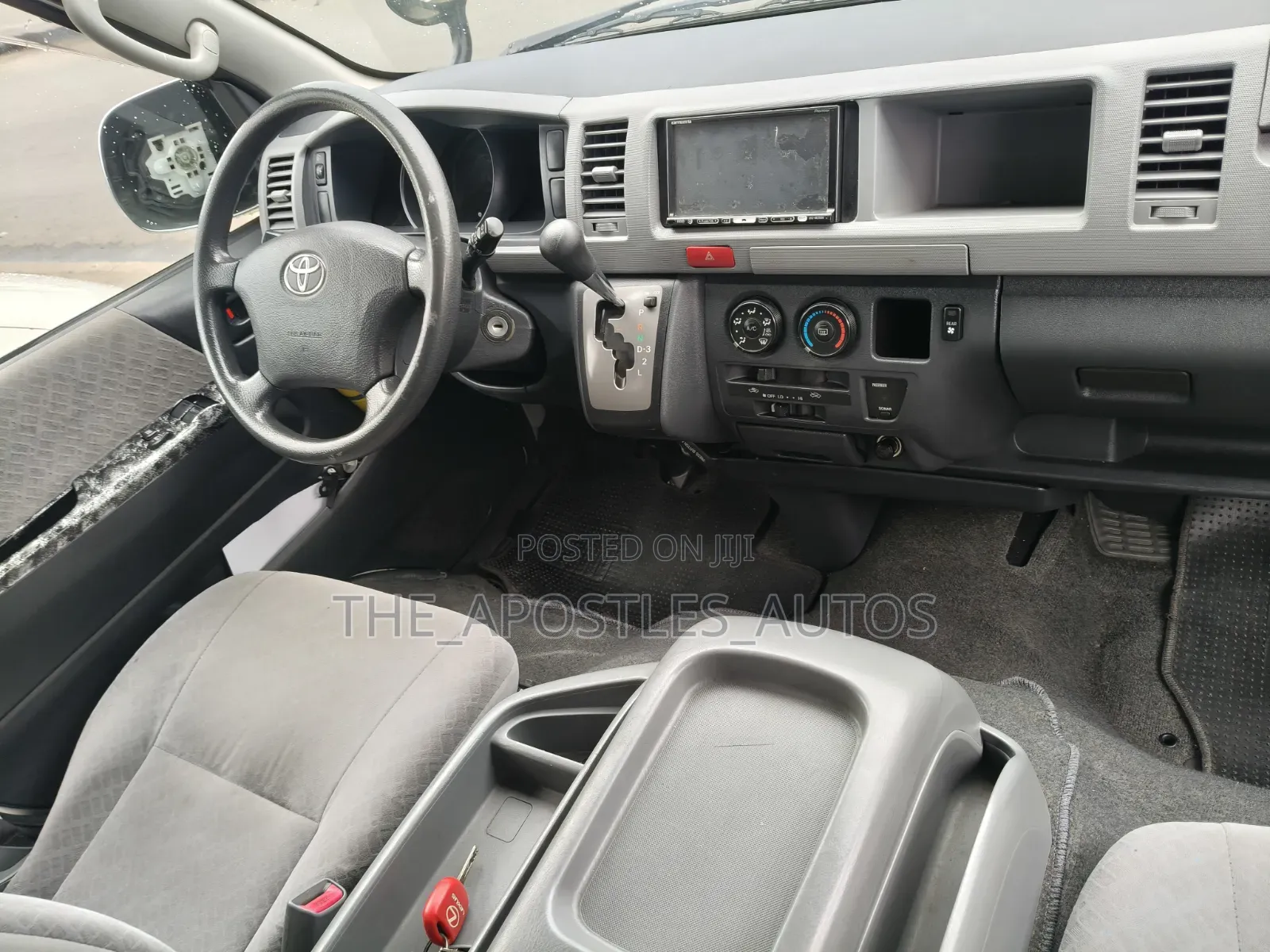 Toyota HiAce 2013 White