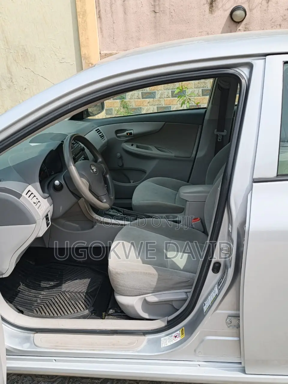 Toyota Corolla 2010 Silver