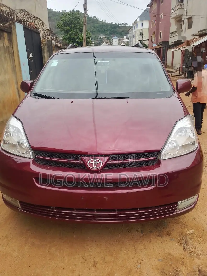 Toyota Sienna 2006 Red