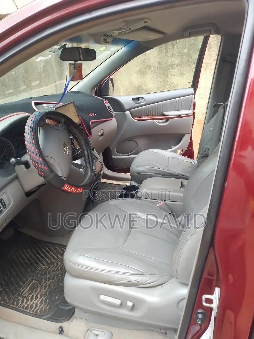 Toyota Sienna 2006 Red