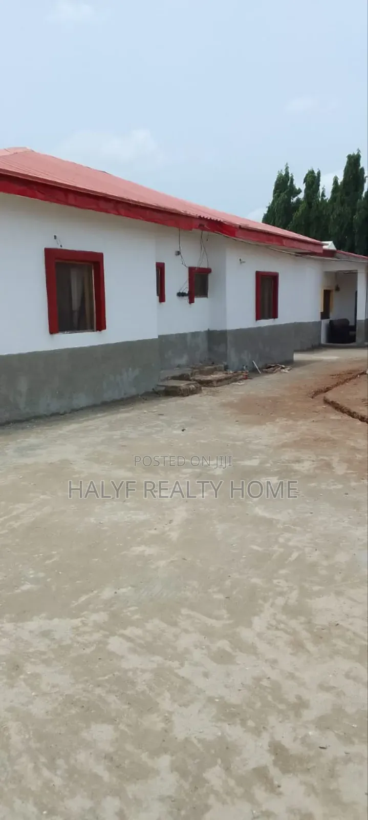8bdrm Bungalow in Gwagwalada for sale