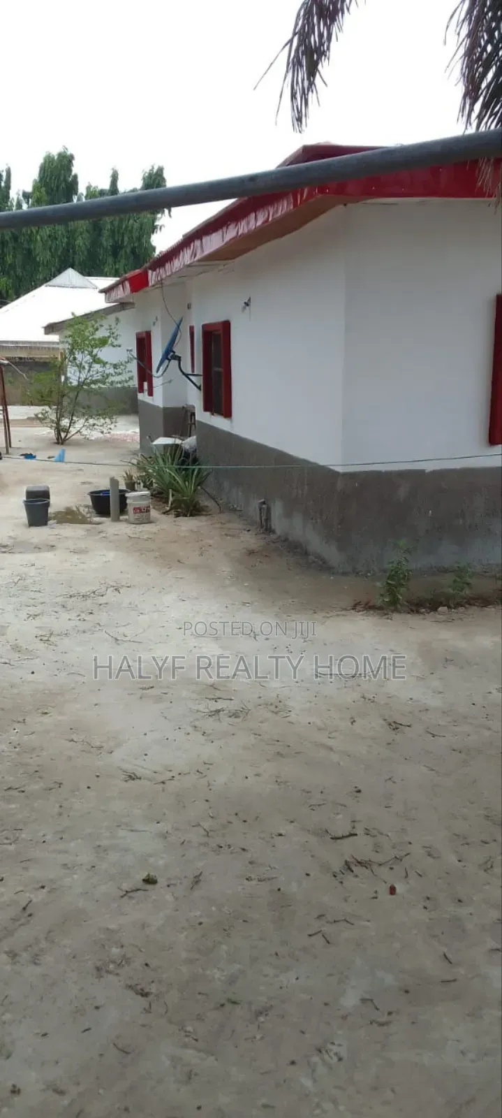 8bdrm Bungalow in Gwagwalada for sale