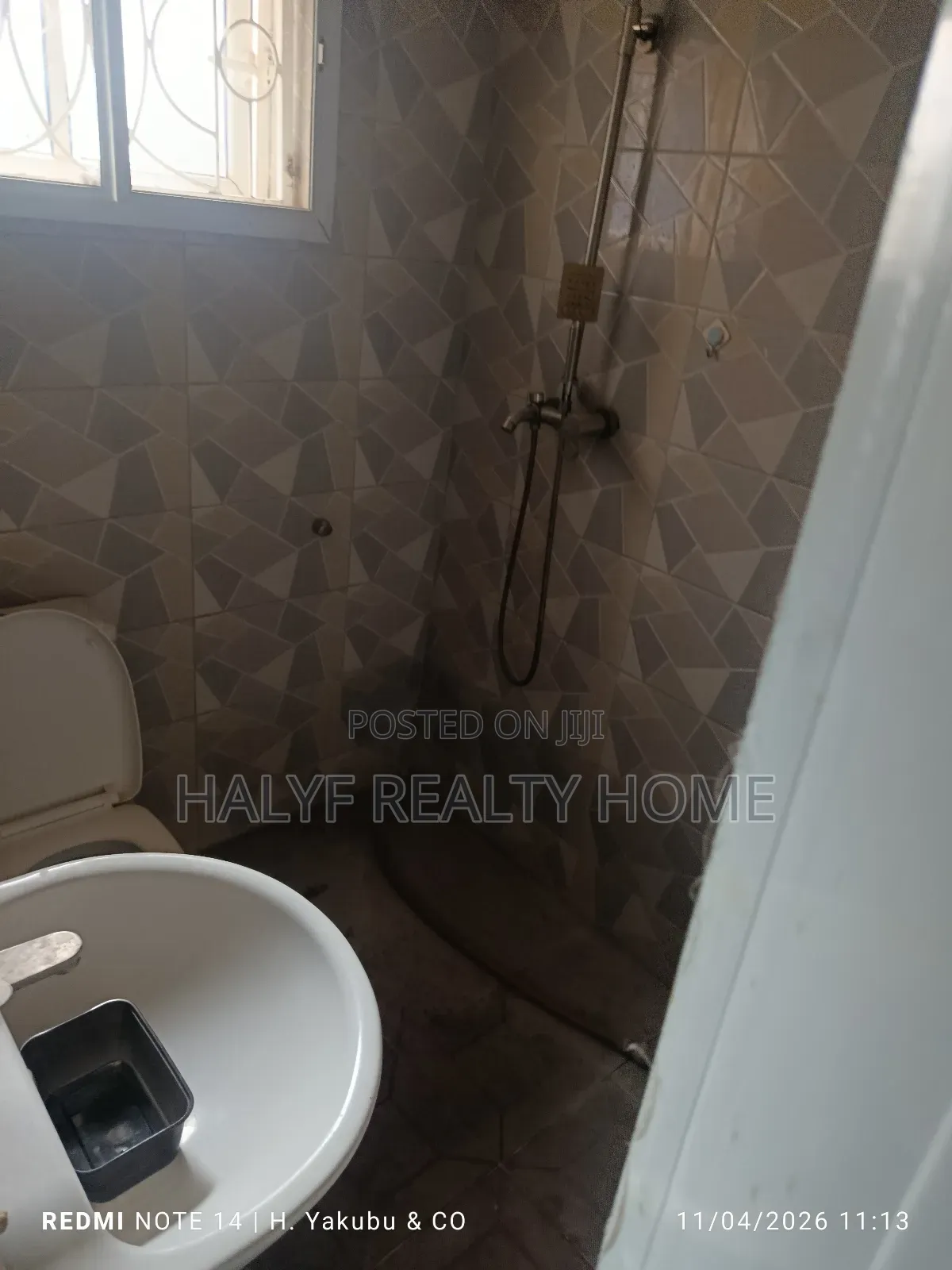 8bdrm Bungalow in Gwagwalada for sale