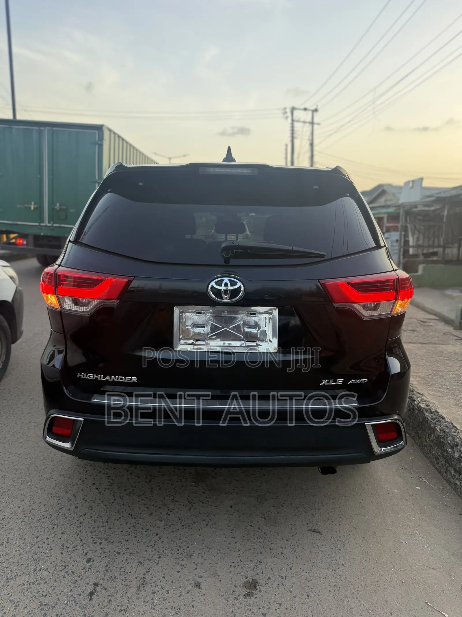 Toyota Highlander XLE 4x4 V6 (3.5L 6cyl 8A) 2017 Black