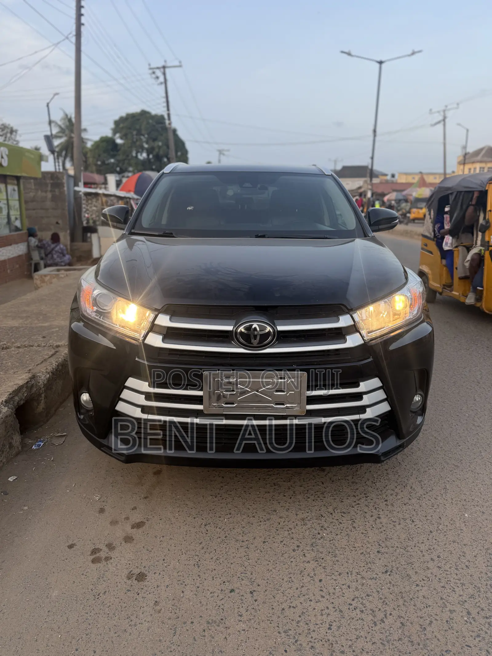 Toyota Highlander XLE 4x4 V6 (3.5L 6cyl 8A) 2017 Black