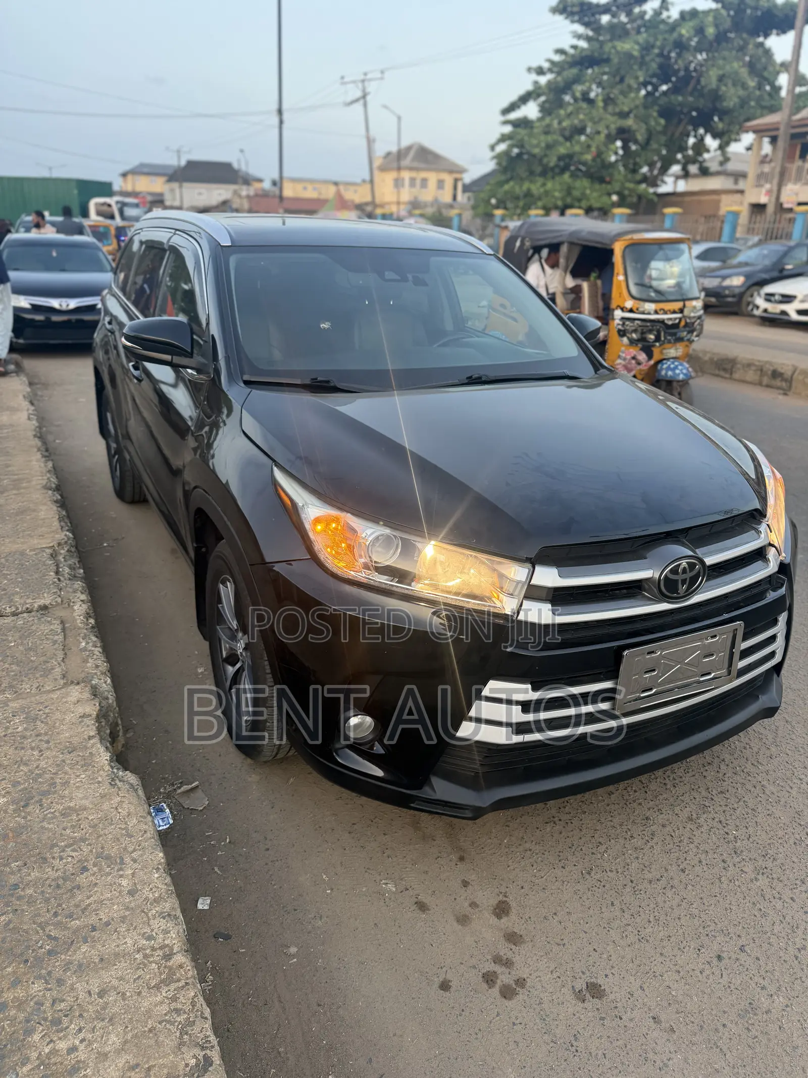 Toyota Highlander XLE 4x4 V6 (3.5L 6cyl 8A) 2017 Black