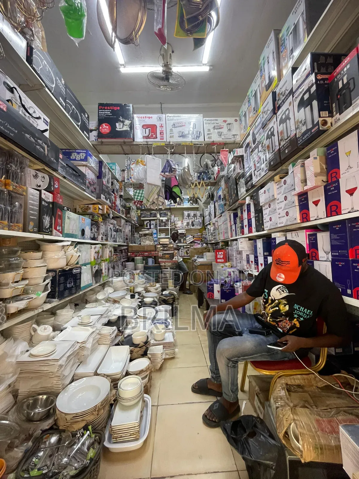 14 SQM Shop in Wuse Market for Sale