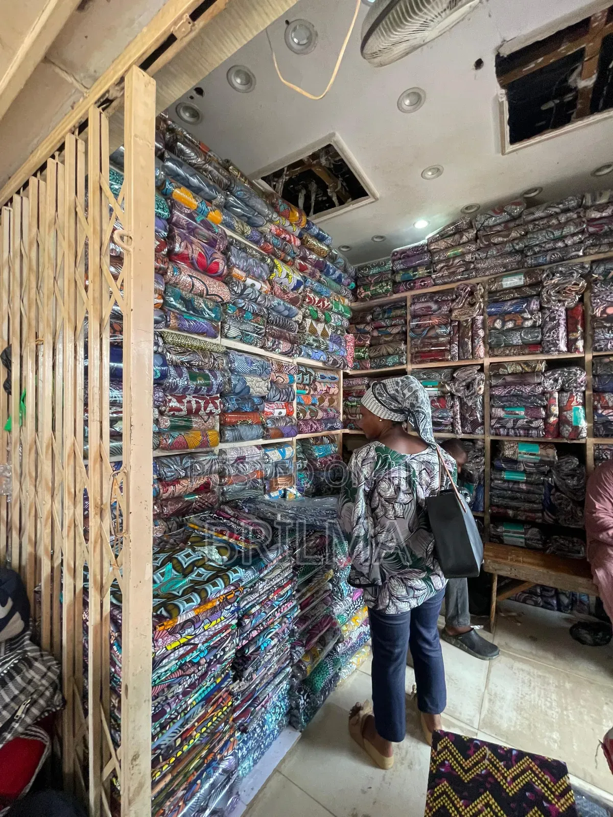 20 SQM Shop in Wuse Market for Sale