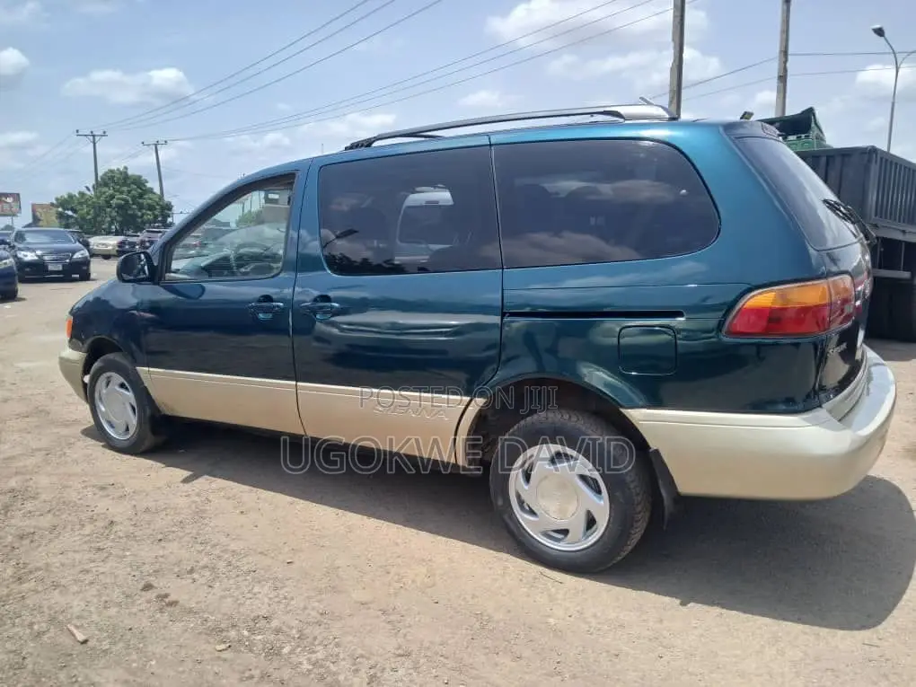 Toyota Sienna 2005 Blue