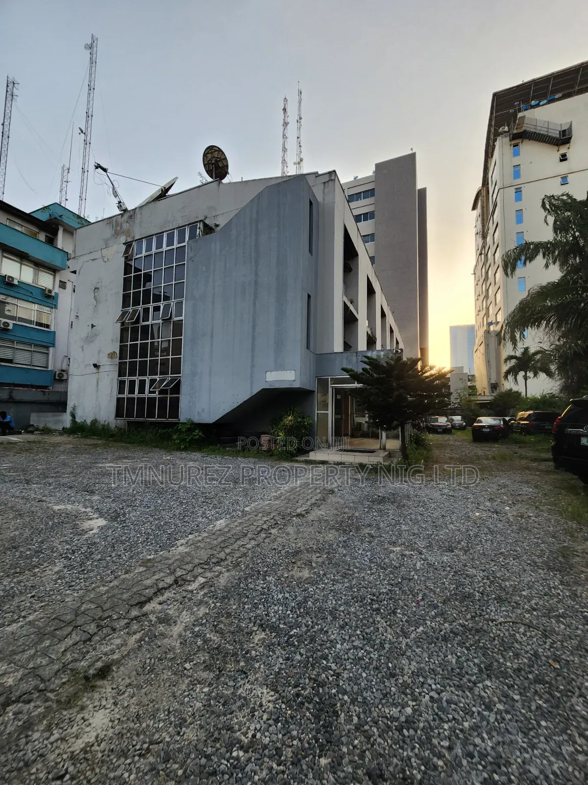 400 Square Meter Office Space for Rent