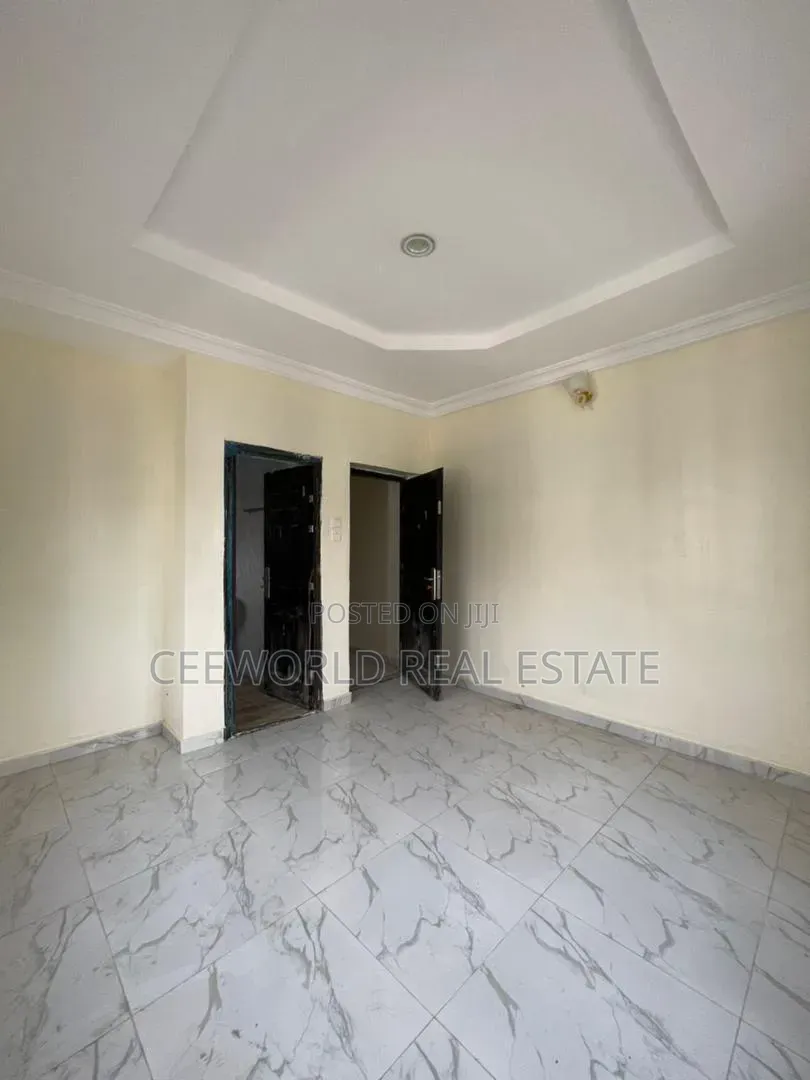 5bdrm Bungalow in Akoto Estate Elebu, Akala Express for sale