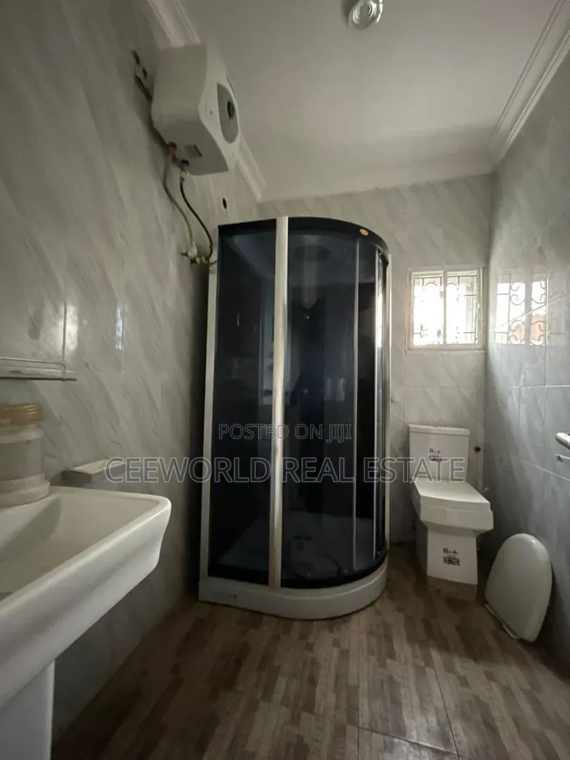 5bdrm Bungalow in Akoto Estate Elebu, Akala Express for sale