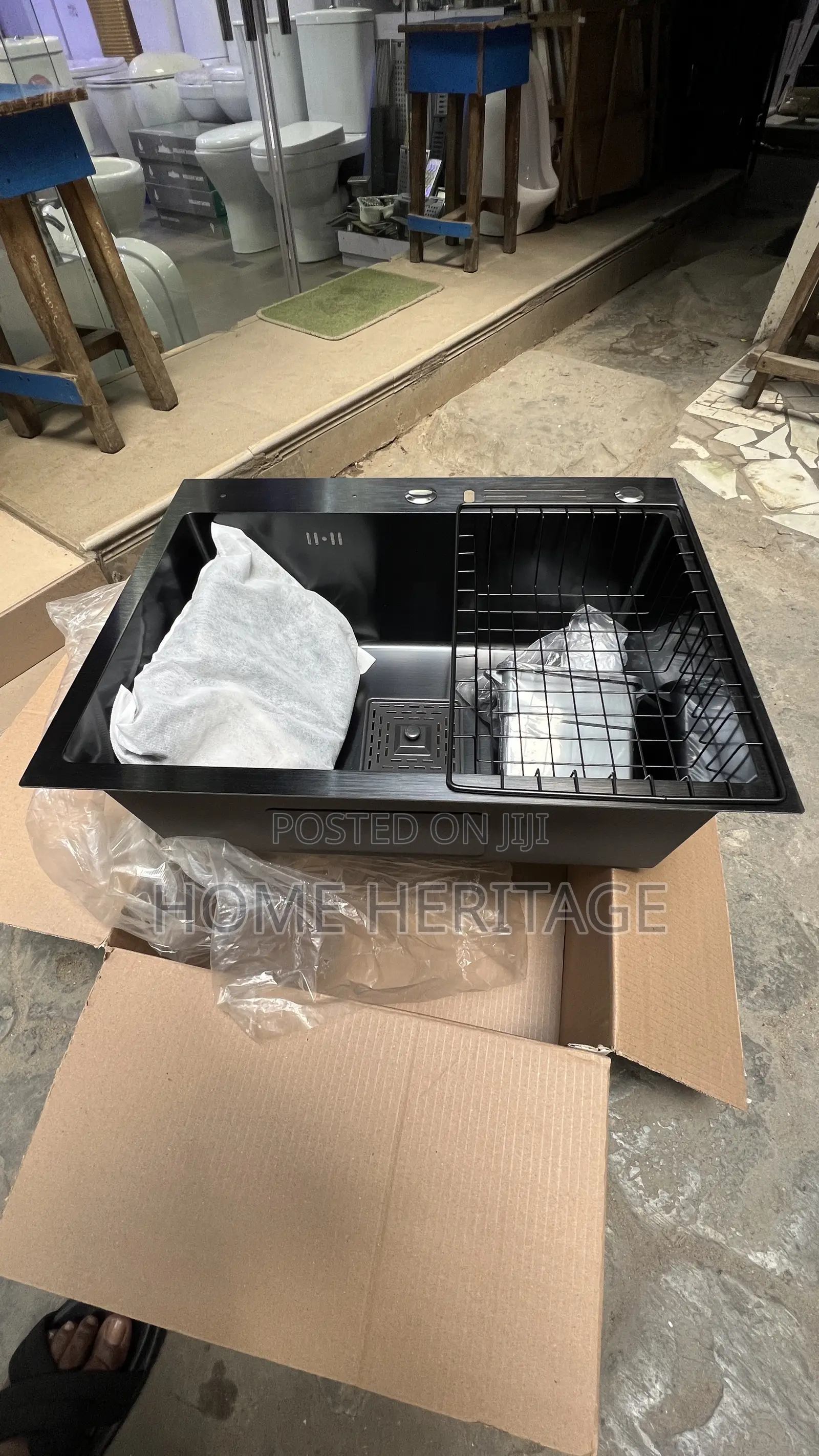 60x45 Black Kitchen Sink With Soap Dispenser/ Knife Rack