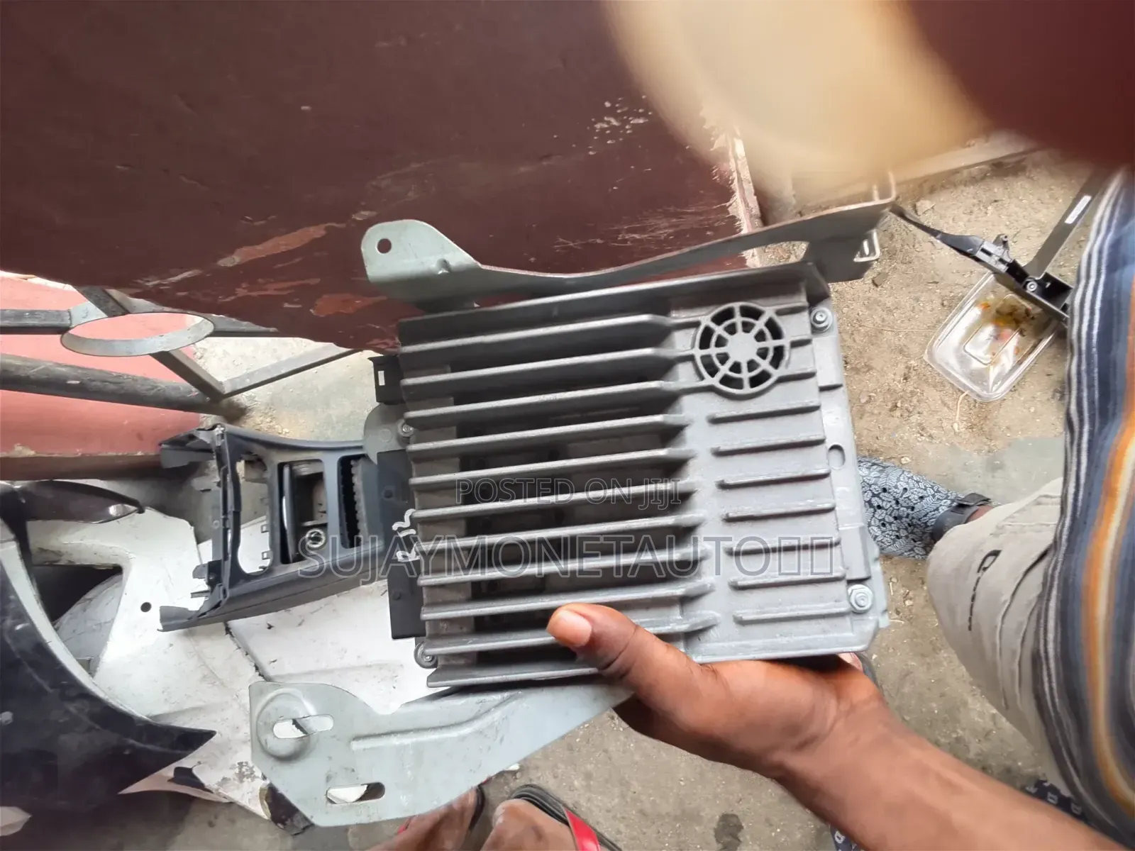 Mercedes Benz 212, 204amplifier 2007 Up
