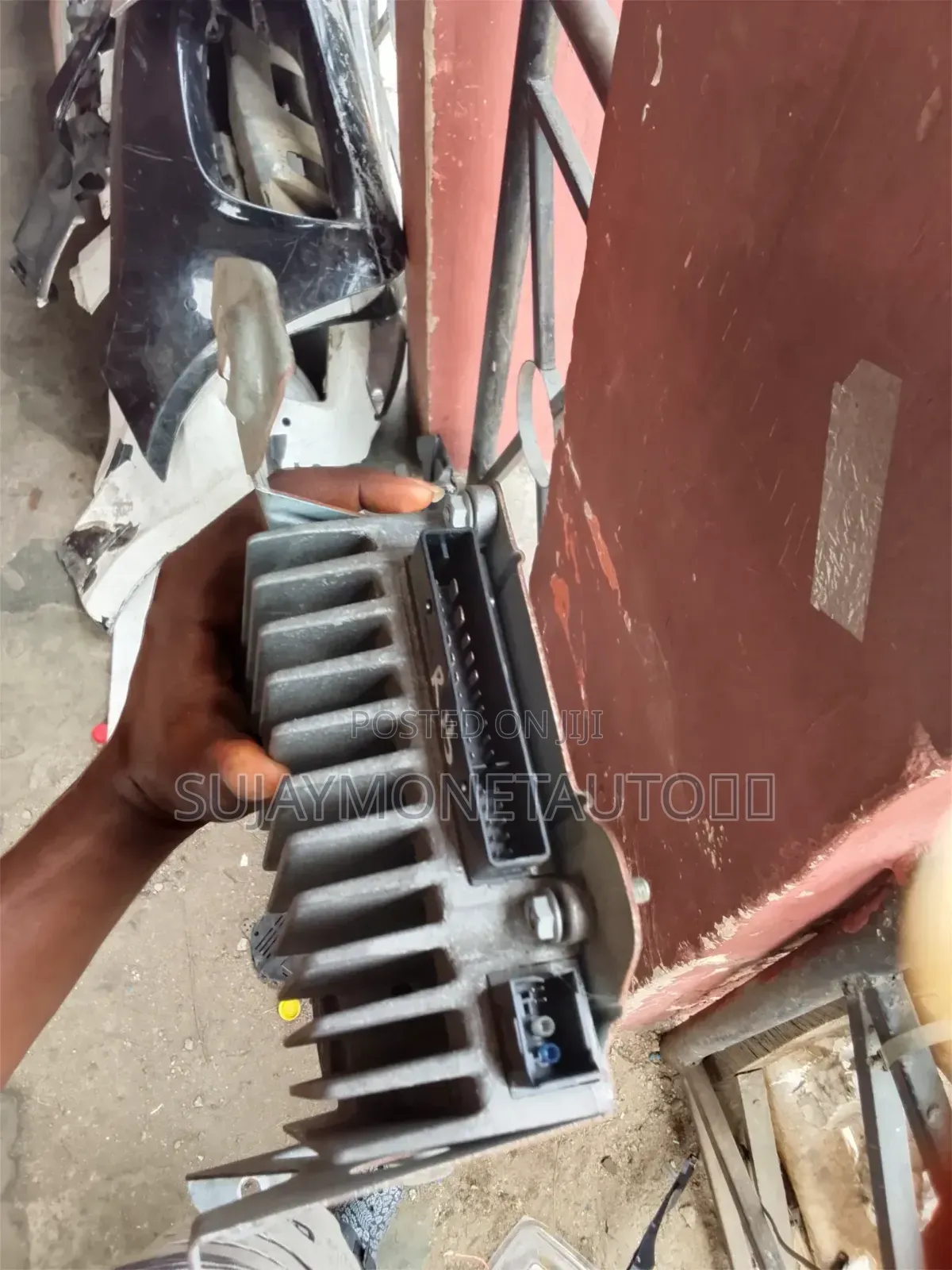 Mercedes Benz 212, 204amplifier 2007 Up