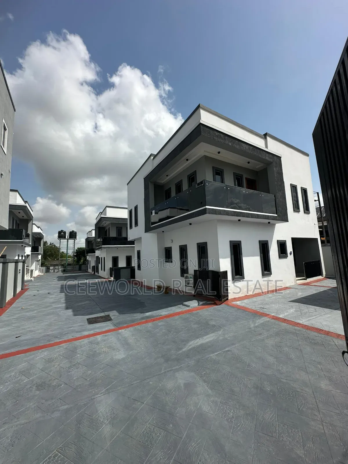 5bdrm Duplex in Jericho Gra for sale