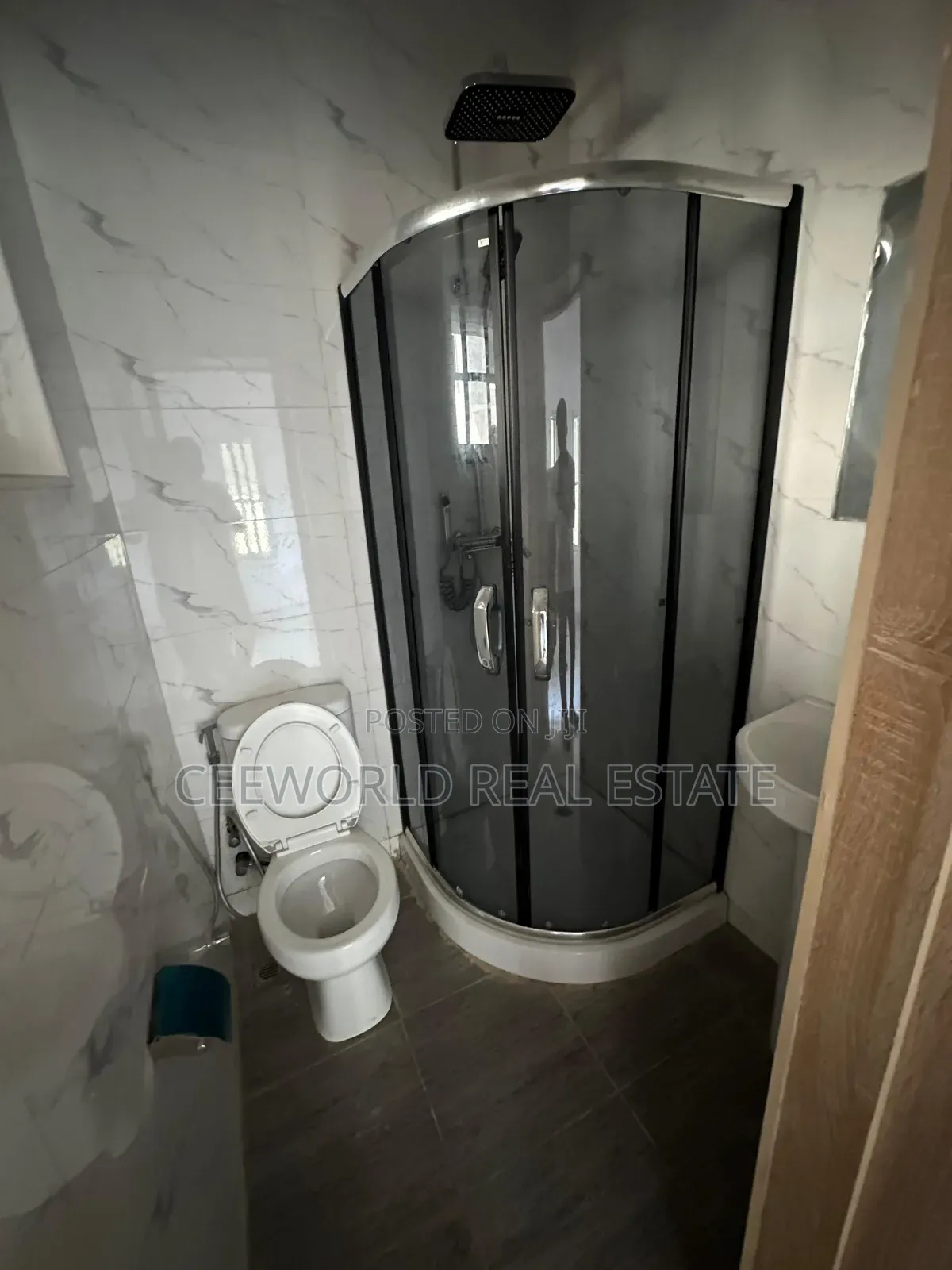 5bdrm Duplex in Jericho Gra for sale