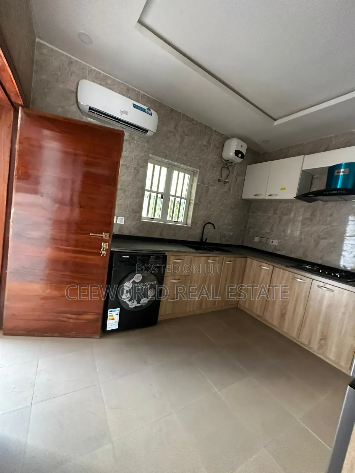 5bdrm Duplex in Jericho Gra for sale