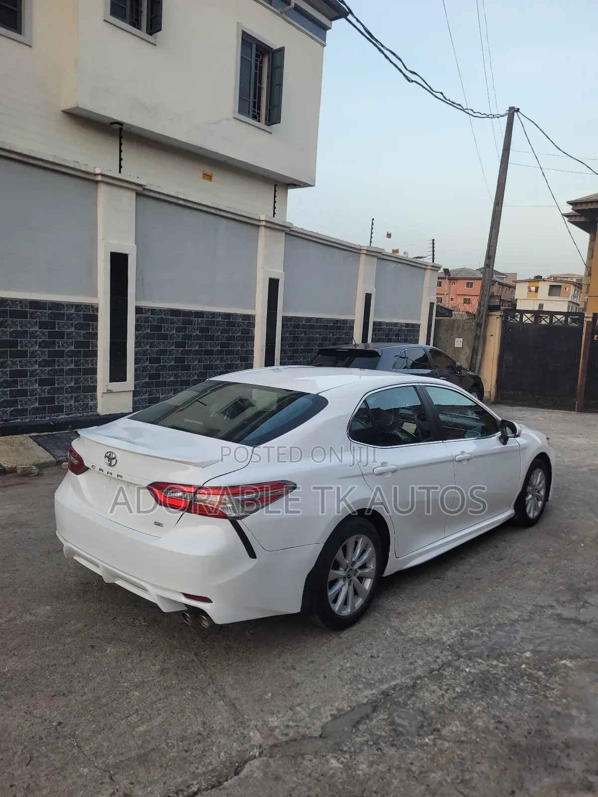 Toyota Camry SE FWD (2.5L 4cyl 8AM) 2018 White