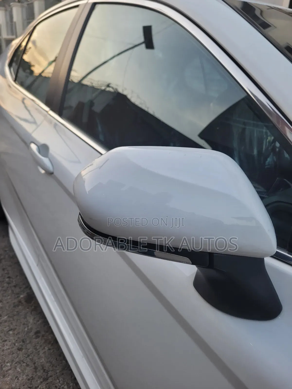 Toyota Camry SE FWD (2.5L 4cyl 8AM) 2018 White