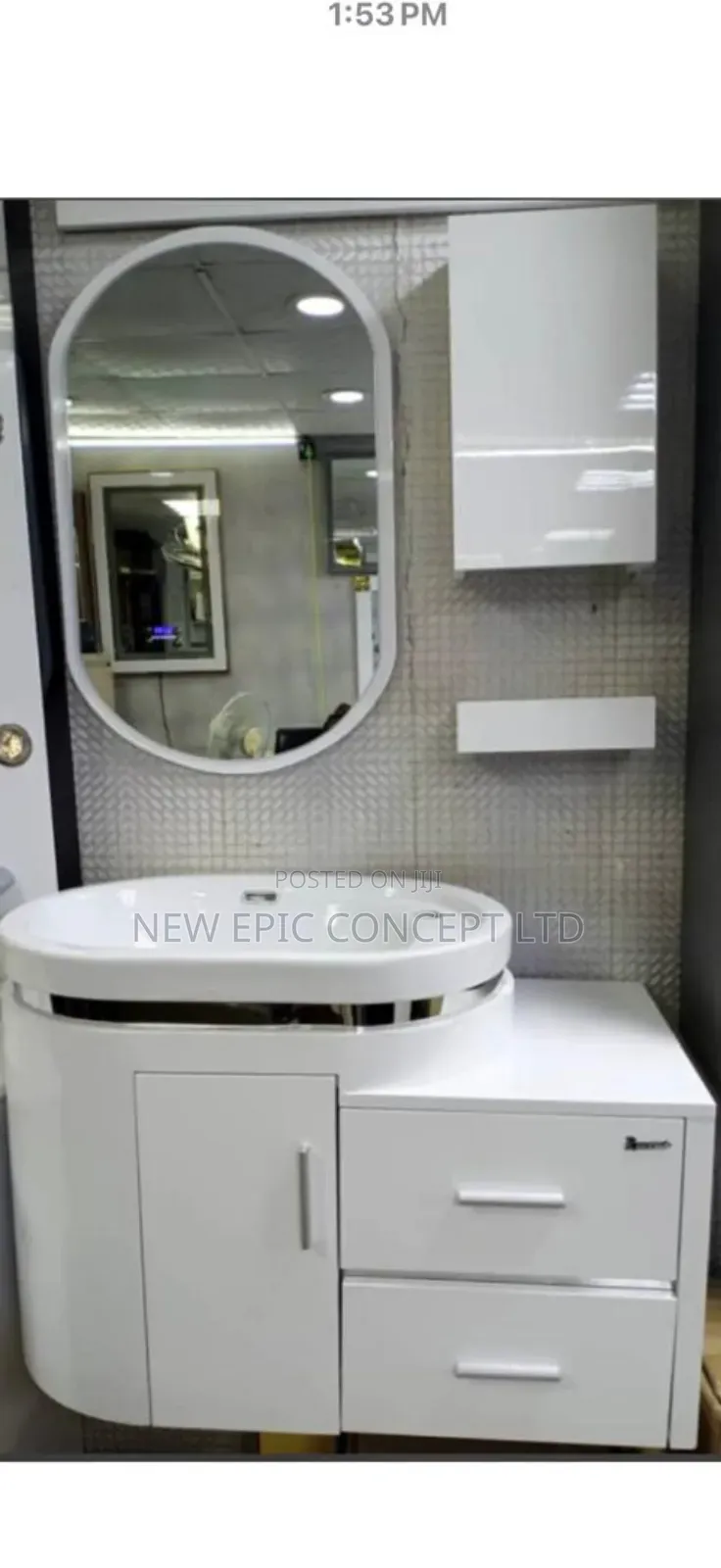 Cabinet With Mirror and Shave Well Design