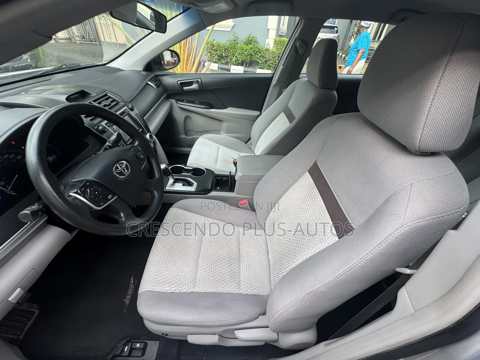 Toyota Camry LE 4dr Sedan (2.5L 4cyl 6A) 2013 Gray