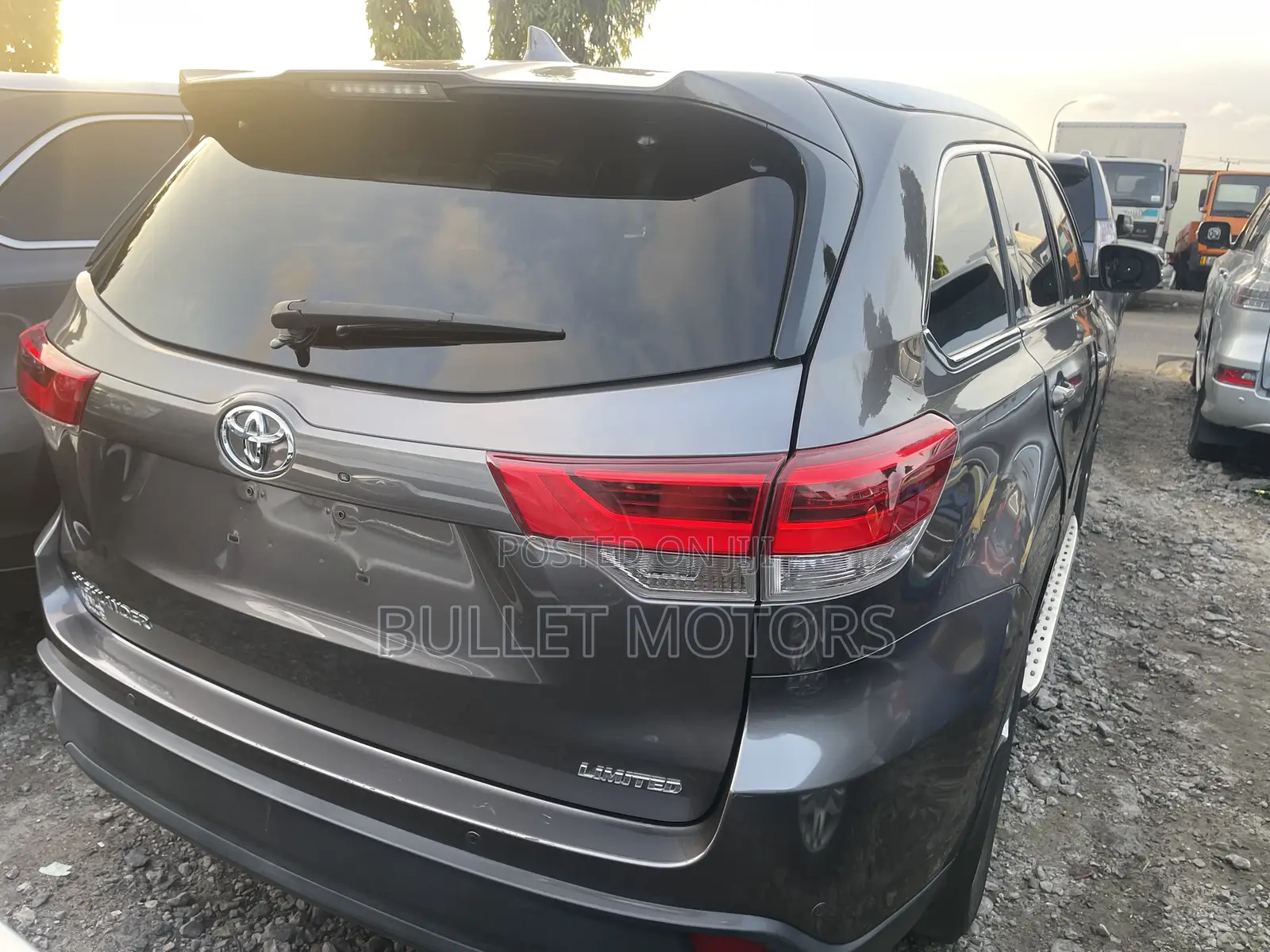 Toyota Highlander Limited 4x4 V6 (3.5L 6cyl 8A) 2017 Gray